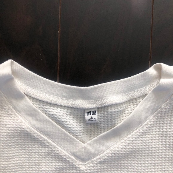 Uniqlo White V-Neck Sweater - Picture 2 of 3